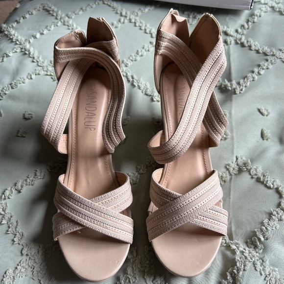 High heels - Picture 1 of 6